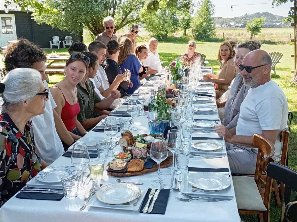 lunchen_in_tuin_met_fantastisch_uitzicht.jpeg